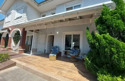 Casa em condomínio fechado com 3 quartos e 150m² privativos