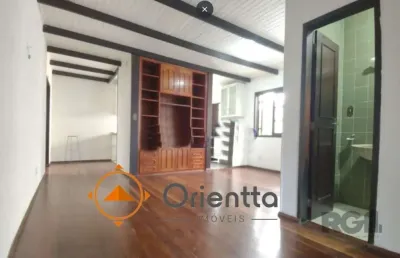 Casa ampla com 4 dormitórios, sendo 1 suíte, disponível para locação no bairro j