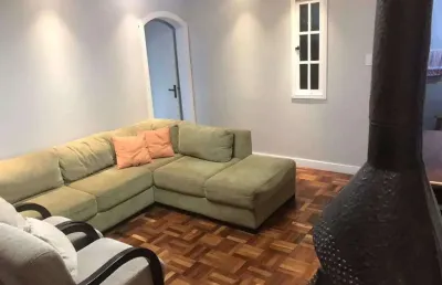 Vende e aluga apartamento com 100m² e uma vaga de garagem.