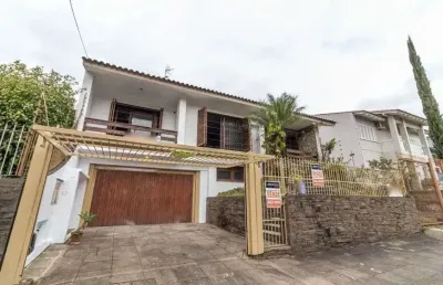 Casa / 3 dormitórios / 1 suíte / 3 vagas / churrasqueira / piscina / jardim plan