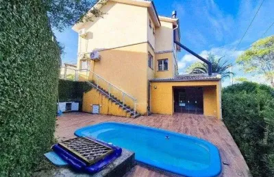 Casa em condomínio / 3 quartos / 1 suíte / 2 vagas / mário quintana / protásio a