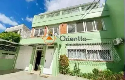 Imobiliária orientta aluga casa com 4 quartos sendo 1 suíte com hidromassagem