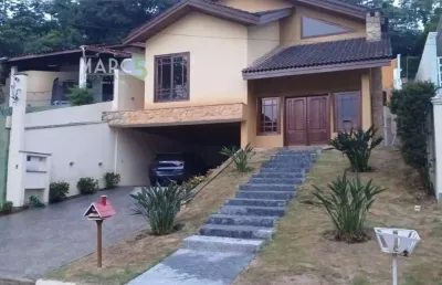 Casa em condomínio fechado com 4 quartos à venda na alameda das perobinhas, arujá country club, arujá, 334 m2 por r$ 2.100.000