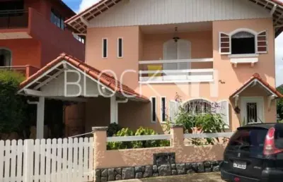 Casa em condomínio fechado com 5 quartos à venda na Rua Orlando de Souza, --, Quitandinha, Petrópolis