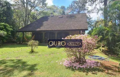 Sobrado em atibaia com 5 dormitórios, churrasqueira e 300m² de área construída