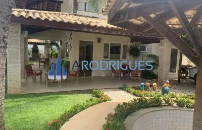 Casa para alugar em guarajuba, condomínio fechado, pé na areia!
