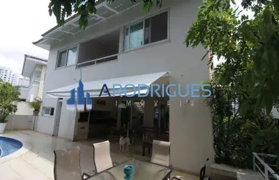 Imponente casa à venda no alphaville i: 4 suítes, 3 salas, 6 banheiros, 4 vagas de garagem, 601m² de área privativa!