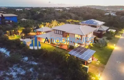 Casa belíssima à venda em praia do forte - 5/4, sendo 5 suítes, toda mobiliada e decorada!