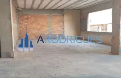 Alugo galpão na sussuarana, com 380 metros, estacionamento na frente, ótimo para delicatessen, faculdades, farmácias