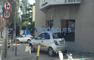 Excelente ponto comercial, em via principal, com estacionamento amplo, e otima estrutura para diversos negocios como farmacias, clinicas, lojas, entre outros.