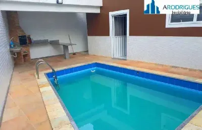 Casa para locação  com 4/4  sendo 3 suítes ,armários, com piscina churrasqueira, dep empregada, garagem para 2 carros portão automatizado