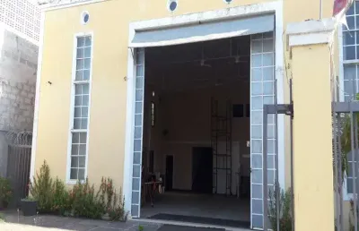 Galpão comercial para locação em lauro de freitas-ba, bairro estrada do coco: 4 salas, 5 banheiros, 4 vagas de garagem, 450m² de área.