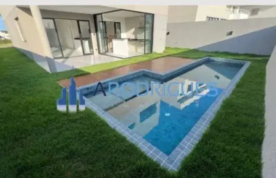 Venda de luxuosa casa em condomínio com 4 quartos e 4 suítes na vila de abrantes, camaçari-ba!