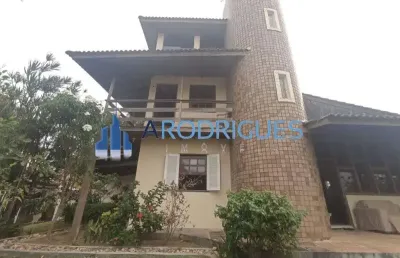 Casa triplex 380m² área construida e 850m² terreno em pituaçu
