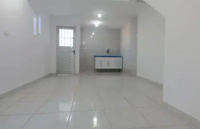 Casa com 2 quartos para alugar no Jardim Guarapiranga, São Paulo 