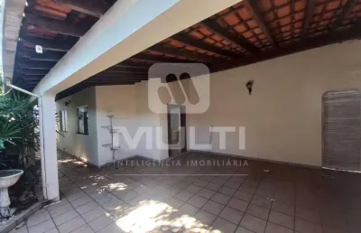 Casa com 3 quartos à venda no Santa Mônica, Uberlândia 