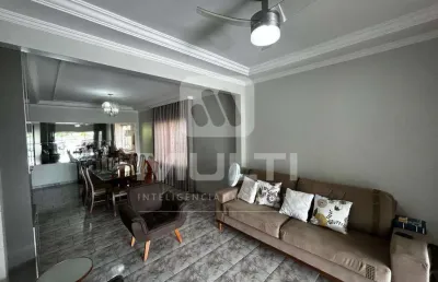 Casa com 3 quartos à venda no Jaraguá, Uberlândia 