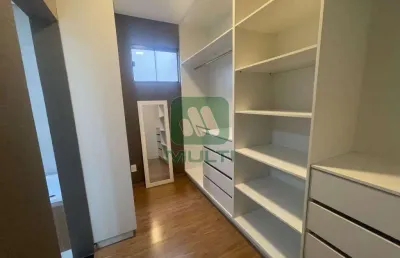 Casa em condomínio fechado com 3 quartos para alugar em Laranjeiras, Uberlândia 