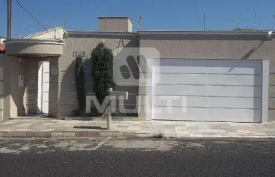 Casa com 3 quartos para alugar no Brasil, Uberlândia 