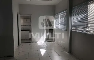 Casa comercial para alugar no Centro, Uberlândia 