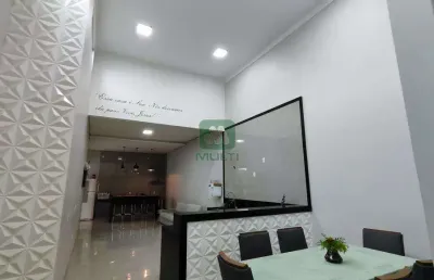 Casa com 3 quartos para alugar no Jardim Europa, Uberlândia 