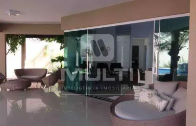 Casa com 5 quartos para alugar no Jardim Karaíba, Uberlândia 