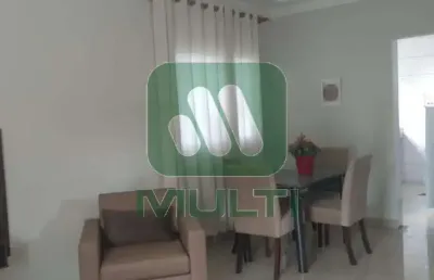 Apartamento com 2 quartos para alugar no Santa Mônica, Uberlândia 