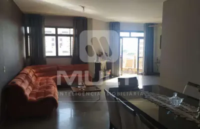 Apartamento com 4 quartos para alugar no Osvaldo Rezende, Uberlândia 