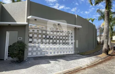 Casa com 4 quartos para alugar no Jardim Inconfidência, Uberlândia 