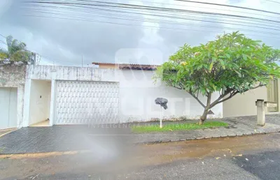 Casa com 3 quartos para alugar na Cidade Jardim, Uberlândia 
