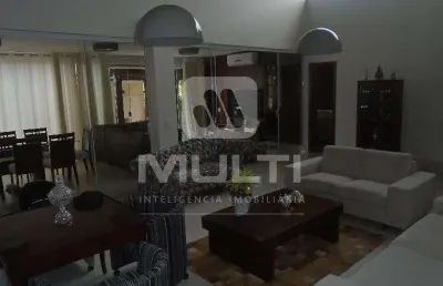 Casa em condomínio fechado com 4 quartos para alugar no Jardins Barcelona, Uberlândia 