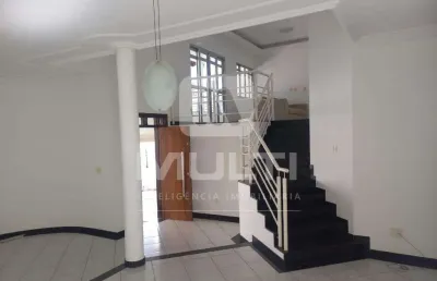 Casa com 4 quartos para alugar no Morada da Colina, Uberlândia 