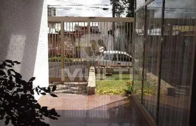 Casa com 4 quartos para alugar na Nossa Senhora Aparecida, Uberlândia 