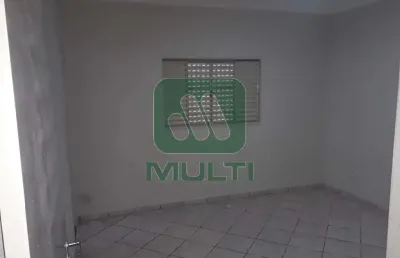 Casa com 3 quartos para alugar no Santa Mônica, Uberlândia 
