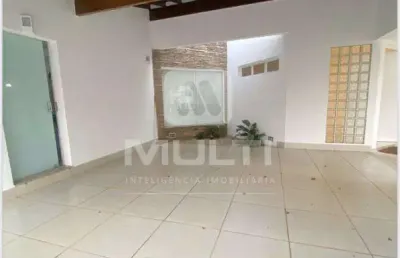 Casa com 3 quartos para alugar no Jardim Karaíba, Uberlândia 