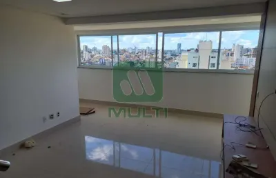 Cobertura com 3 quartos para alugar em Saraiva, Uberlândia 