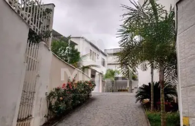 Apartamento com 3 quartos para alugar no Jardim Karaíba, Uberlândia 