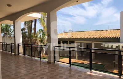 Casa com 4 quartos para alugar no Altamira, Uberlândia 