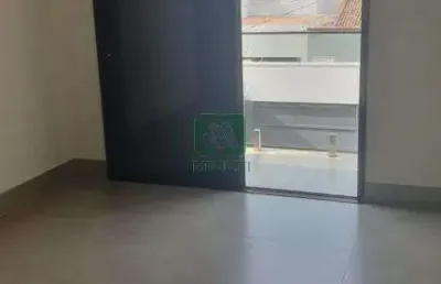 Casa com 3 quartos para alugar no Santa Rosa, Uberlândia 