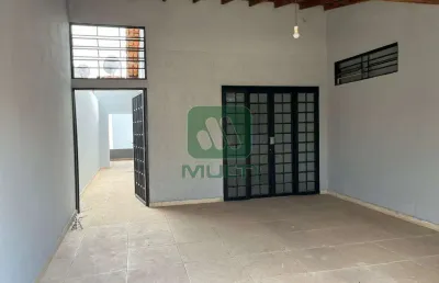 Casa com 3 quartos para alugar no Planalto, Uberlândia 