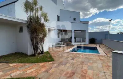 Casa com 4 quartos para alugar no Morada da Colina, Uberlândia 