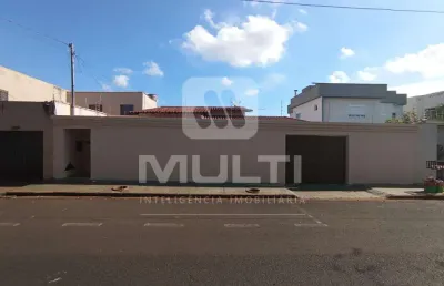 Casa com 3 quartos para alugar no Santa Mônica, Uberlândia 