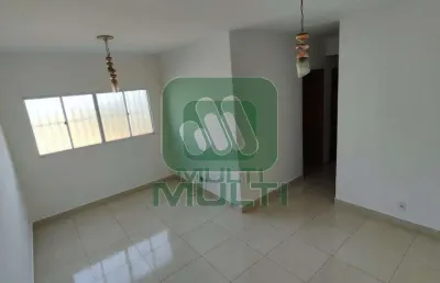 Apartamento com 3 quartos para alugar no Chácaras Tubalina, Uberlândia 