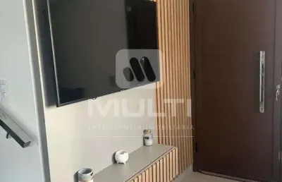 Casa em condomínio fechado com 3 quartos para alugar no Jardim Inconfidência, Uberlândia 