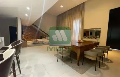 Casa com 3 quartos para alugar no Jardim Karaíba, Uberlândia 