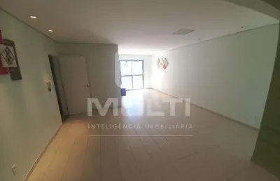 Cobertura com 3 quartos para alugar no Jardim Finotti, Uberlândia 