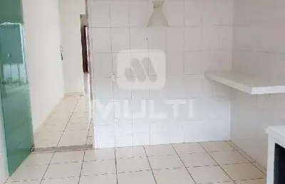 Casa com 3 quartos para alugar no Itapema Sul, Uberlândia 