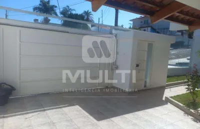 Casa com 4 quartos para alugar no Tabajaras, Uberlândia 