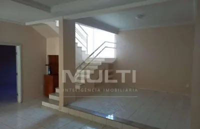 Casa com 4 quartos para alugar no Santa Mônica, Uberlândia 