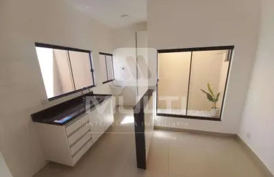 Casa com 2 quartos para alugar no Shopping Park, Uberlândia 